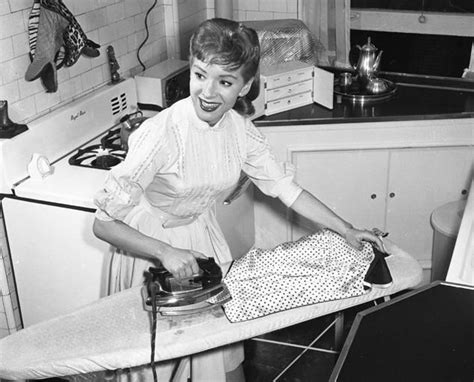 Women In The 1960s Did More Housework And Burned More Calories Too Women Of The 1960s