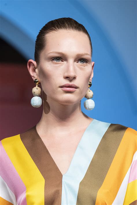 Oscar De La Renta At New York Fashion Week Spring 2020 Earring Trends