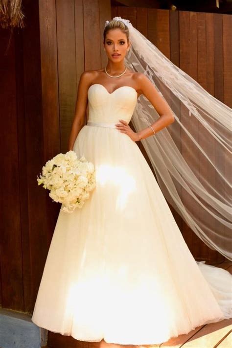 Carol dias, que disse o 'sim' a kaká no último 30 de novembro, decidiu mostrar alguns detalhes de seu casamento e compartilhar fotos da união no instagram. Tudo sobre o casamento de Kaká e Carol Dias - Vogue ...