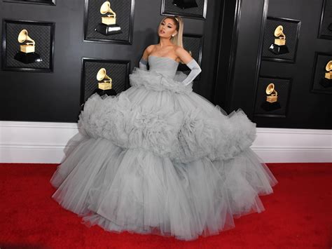 Ariana grande just hit grammys red carpet; Grammys 2020: Ariana Grande's Giambattista Valli dress inspires hilarious memes on Twitter | The ...