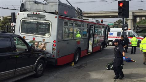 7 Injured After Suv Crashes Into Muni Bus In San Francisco Abc7 San