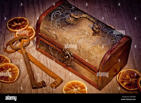 Vintage Treasure Chest Hi Res Stock Photography And Images Alamy