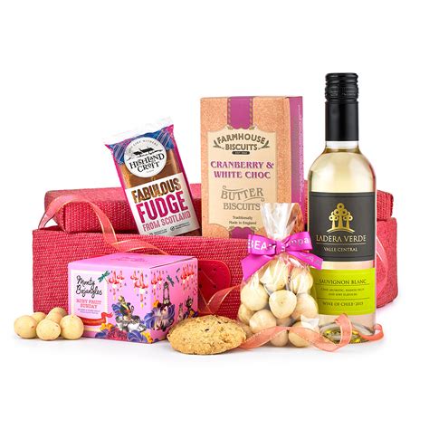 From cosmetics to practical items to book suggestions. Ladies Gift Hamper | Gift Basket Hamper | Hampers By Post