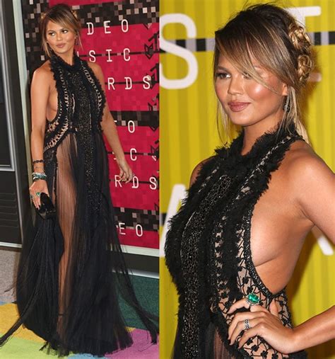 Commando Chrissy Teigen Without Underwear In Sheer Lace Gown