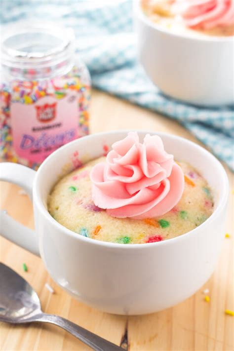 It's moist, with a delicious vanilla flavor and tons of sprinkles. Easy Funfetti Mug Cake Recipe | Sante Blog