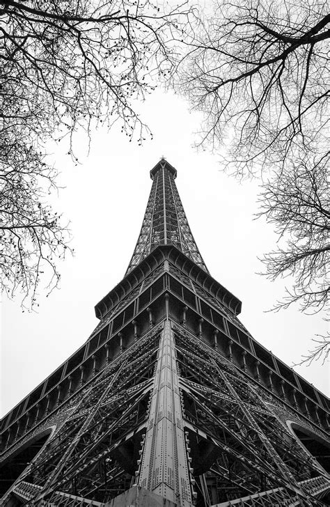 Black And White Eiffel Tower Desktop Wallpaper
