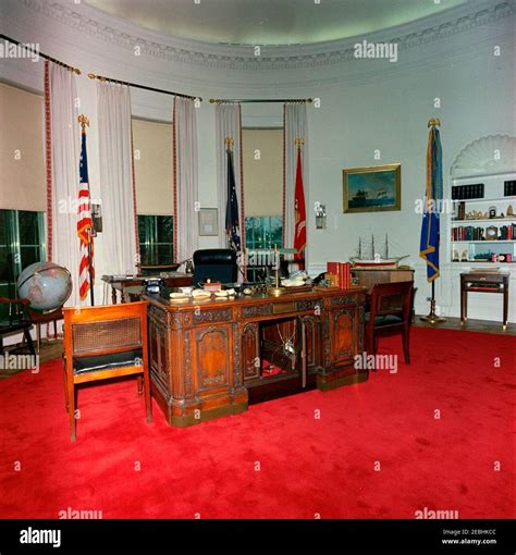 John F Kennedy Desk Oval Hi Res Stock Photography And Images Alamy