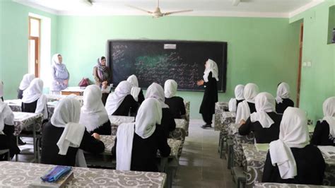 نگرانی دیدبان حقوق بشر از احتمال محروم شدن دختران افغان از تحصیل