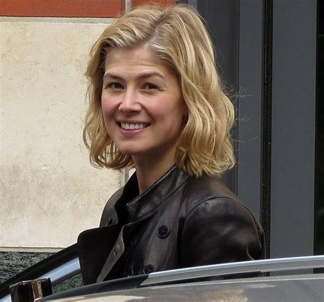 Rosamund Pike Without Makeup Celebrity Without Makeup