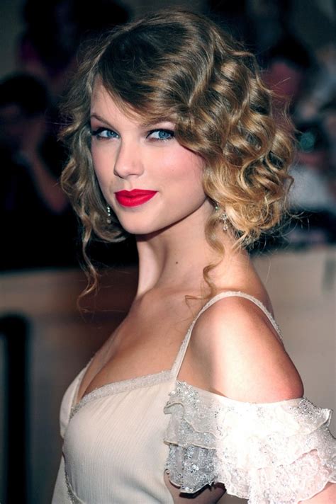 Taylor Swift In Red Lipstick How To Get Taylor S Red Lipstick Look
