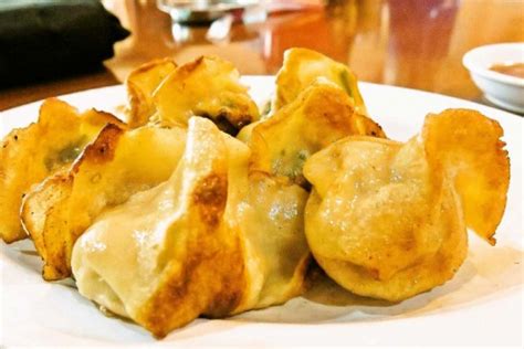 Suikiaw merupakan salah satu varian jiaozi, yang diolah dengan cara direbus. 7 Resep Olahan Lezat dari Bunga Telang, Berani Coba?