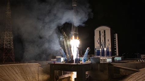 Russia Soyuz Rocket Launches Oneweb Satellites Into Orbit Video Ruptly