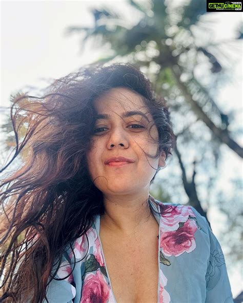 roopal tyagi instagram ☀️ 🏊‍♀️ 😃 💙 🥭 photodump gethu cinema