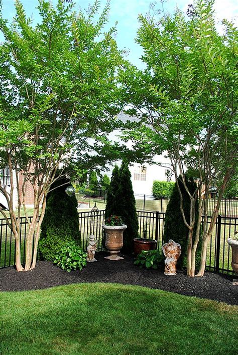 Line your fencing with side gardens and leave the centre of your yard open. 55 Backyard Landscaping Ideas You'll Fall in Love With