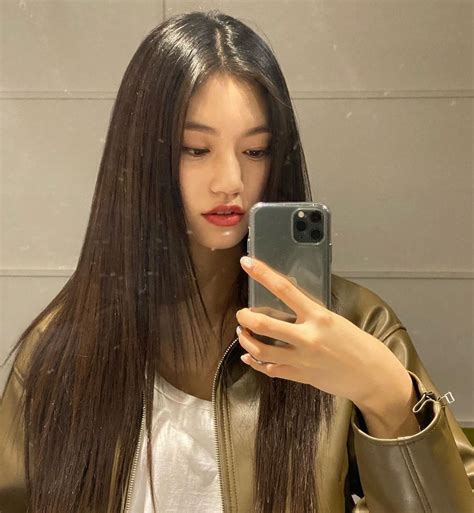 image about kpop in mirror selfie🔎 by 🎀 on we heart it doyeon ulzzang girl kim doyeon
