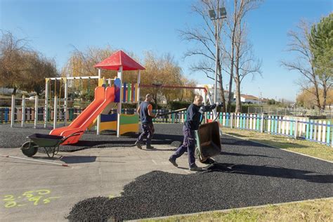 Parque Infantil Do Parque Verde Renovado E Com Novos Equipamentos