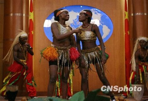 رقص وغناء أفريقي رائع يعرض في قاعة الصحافة بوزارة الخارجية صور