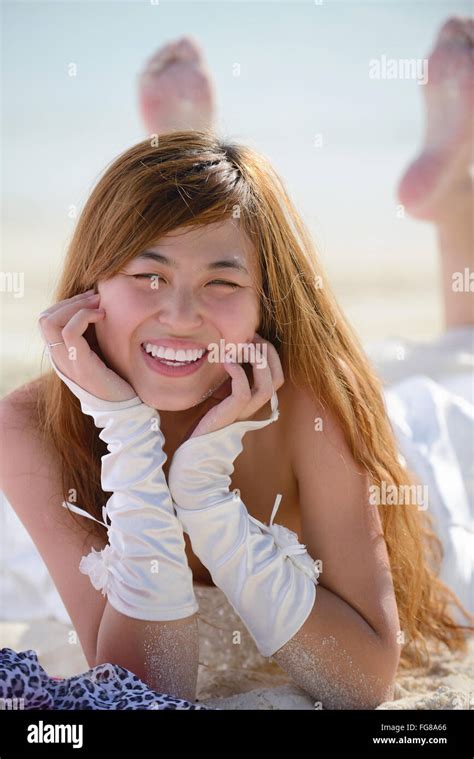 Asian Bride On Beach Stock Photo Alamy
