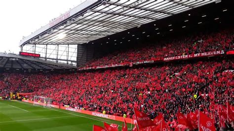 Man United Fans Singing - Stretford End Manchester - TechnoSports