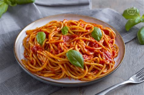Ricetta Spaghetti Al Pomodoro La Ricetta Di Giallozafferano