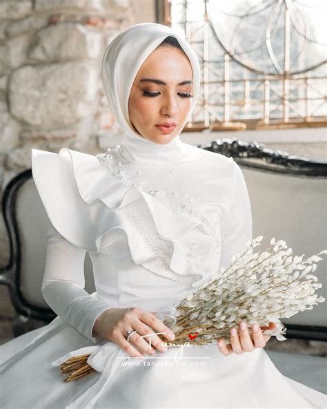 Satin White Muslim Wedding Bridal Dress Long Sleeves High Neck Arabic Tanya Bridal