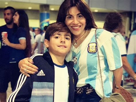 El enojo de la hija del diez surgió porque sofía. Caras | El palito de Gianinna Maradona al Kun Agüero ...