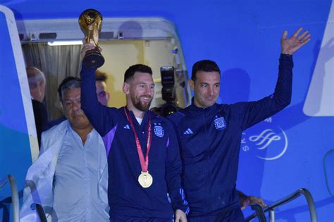 se posterga el encuentro entre messi y scaloni para hablar del futuro de la selección argentina