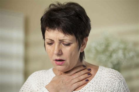 Goiter 10 Goiter Symptoms