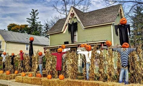 20 Spooky Halloween Themed Landscape Ideas