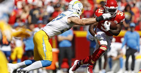 Chargers Rally To Beat Turnover Prone Chiefs 30 24 In Kc Cbs Los Angeles