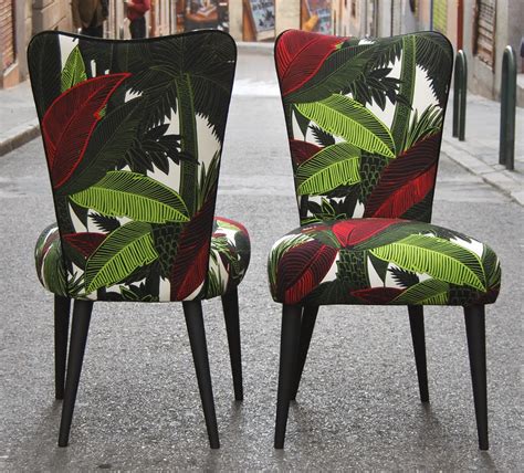 Retirar los tapizados antiguos de las sillas. La Tapicera: Sillas tapizadas con tela tropical