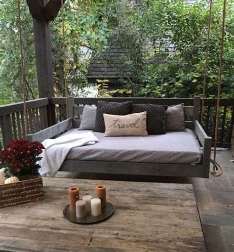 40 Dreamy Porch Swing Bed Ideas To Get Comfort In Relaxing Page 22