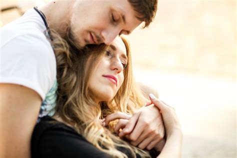 These Different Types Of Hugs Reveal What Your Relationship Is Really