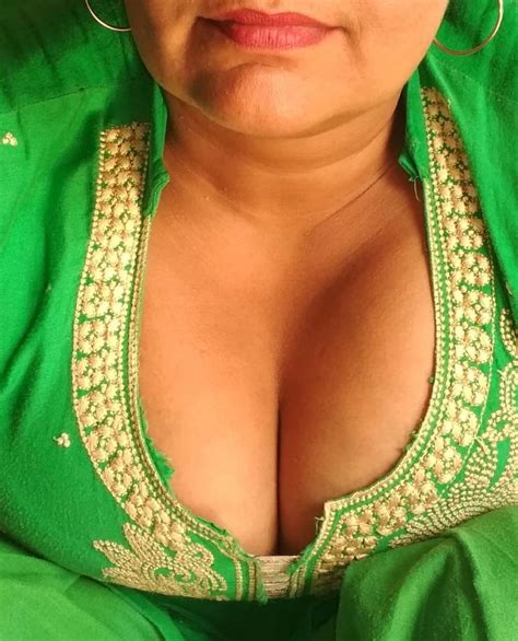 Desi Hot Mom Showing Boobs And Ass Immagini XHamster Com