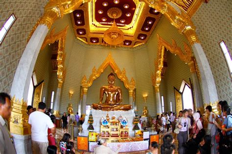 Wat Traimit In Bangkok Temple Of Golden Buddha In Chinatown Bangkok