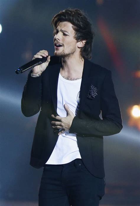 We did not find results for: One Direction's Louis Tomlinson offers fans selfie for ...