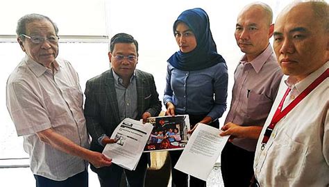 Yang behormat lim kit siang merupakan seorang ahli politik malaysia. Kit Siang urges MCMC to act over RPK's 'fake news' on Kuok ...