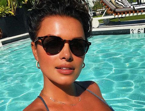 Fs1s Joy Taylor Flaunts Her Oiled Up Body In A Tiny Bikini While In A