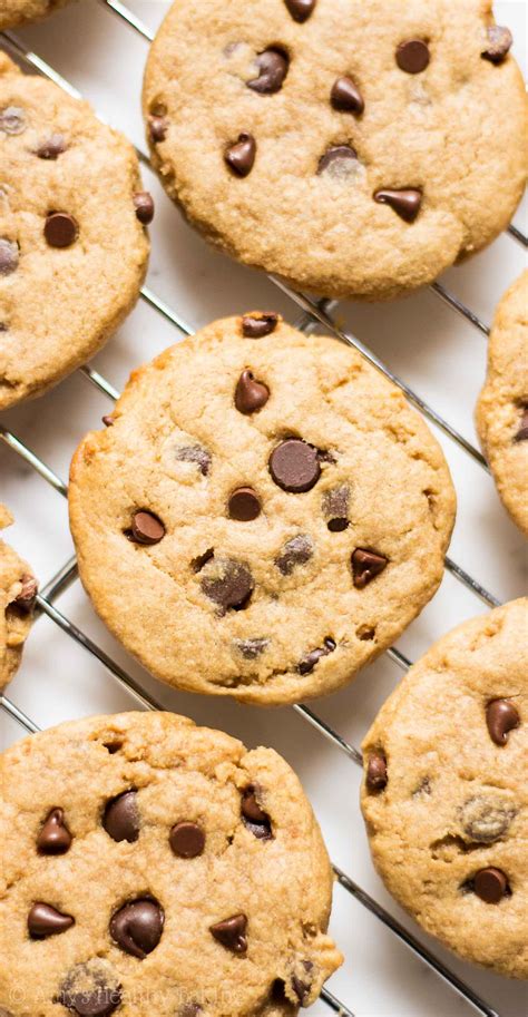 If something is peanut butter and chocolate, there is a 95% chance that i'm gonna love it. Chocolate Chip Peanut Butter Banana Cookies | Amy's ...
