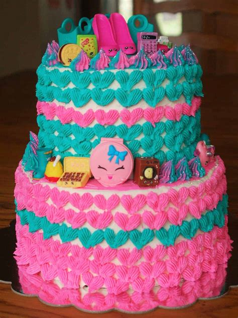 If you have a winter born baby, then go for a cake with christmas tree, candy cane, and snowflakes. Shopkins Birthday Cake - i am baker