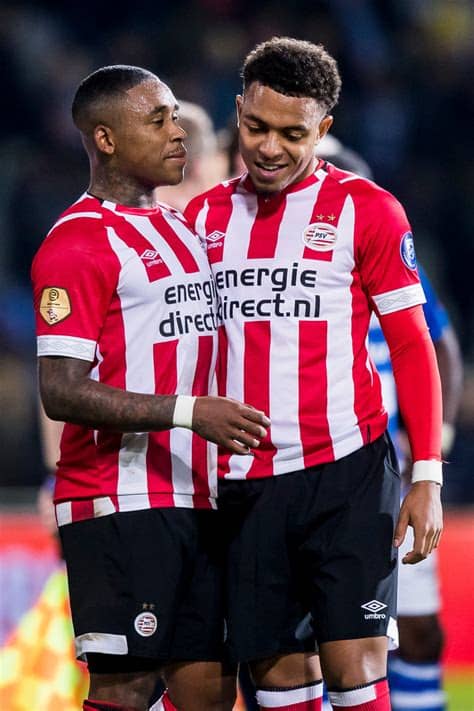 Psv brought to you by: Faire concurrentiestrijd tussen Bergwijn en Malen bij PSV ...