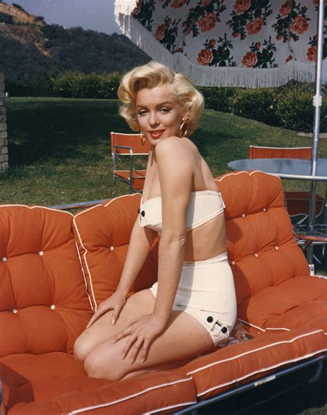 Marilyn Monroe Fashion Pictures Showing Her Style Glamour