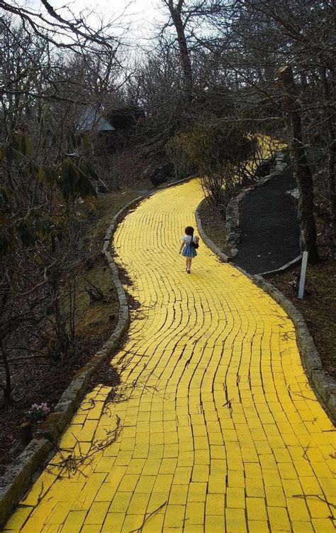 Land Of Oz Is The Creepy Once Abandoned Theme Park That Opens Once A