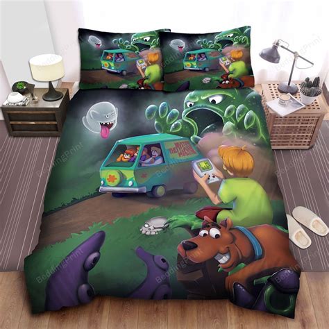 Scooby Doo Movies Scooby Doo Carrying Shaggy Bed Sheets Duvet Cover