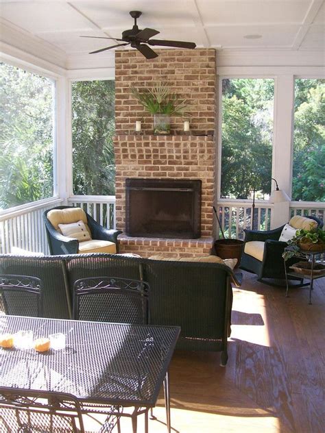 I am always on the hunt for creative screened in back porch ideas to decorate our own porch and make it more usable. C0548 - AllisonRamseyArchitects | House with porch, Porch ...
