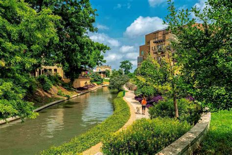 Visit san antonio to take in some of the lone star state's most famous historical sites, fascinating museums, beautiful outdoor spaces, and delicious cuisine. 7 San Antonio Riverwalk Hotels with a View to Kill For