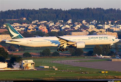 B Kpm Cathay Pacific Boeing 777 300er At Zurich Photo Id 753134