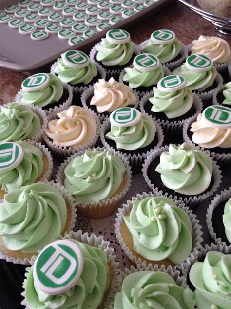 Td Cupcakes Green And White Cupcakes Mint Coral Desserts