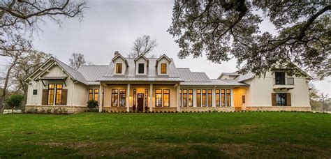 Will Tuscan Finally Leave Texas In 2020 Modern Farmhouse Exterior