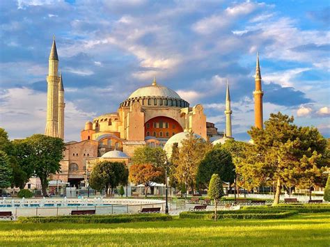 Is Hagia Sophia a Greek word? 2